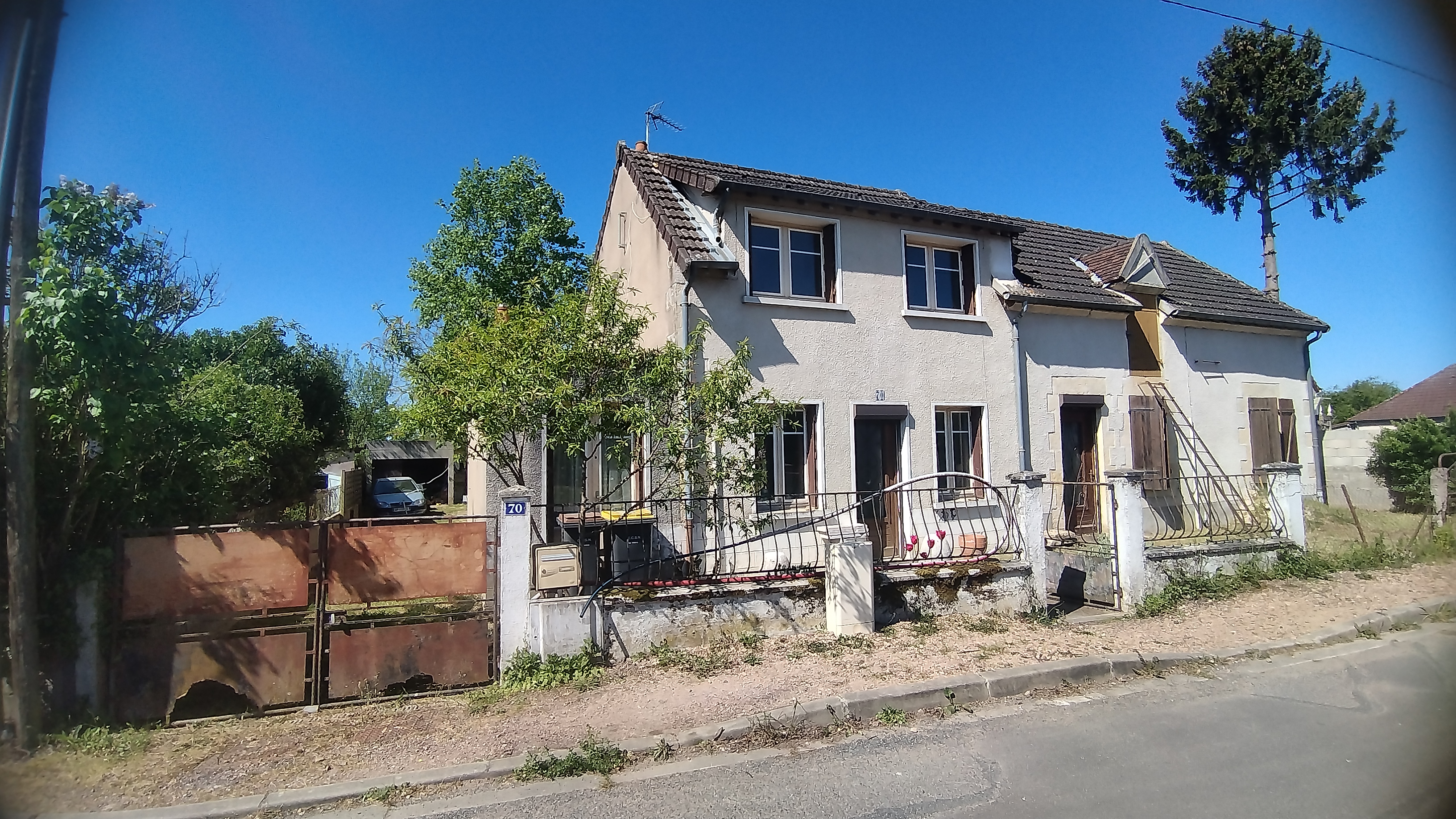 Maison de campagne avec grand terrain – Fort potentiel à Imphy